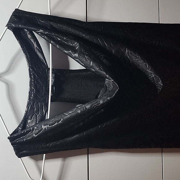 Tank - Picture 2 of 4